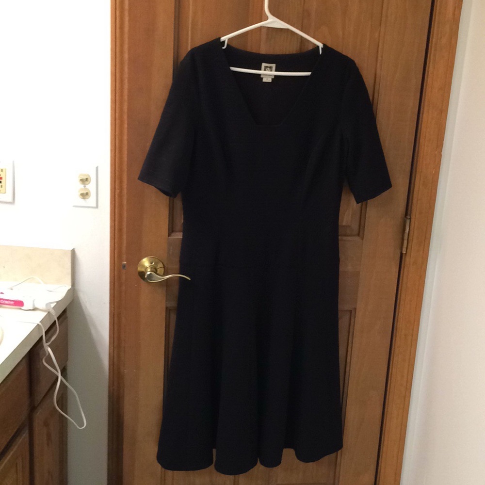 Black short sleeve dress